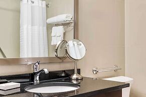 Comfort Hotel Bayer's Lake