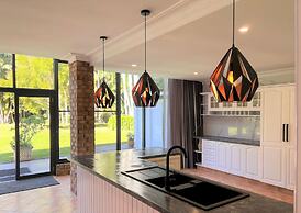 Mt Tamborine Stonehaven Boutique Hotel