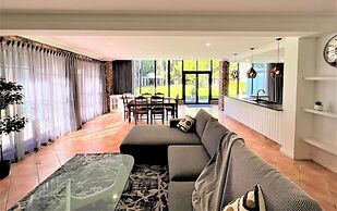 Mt Tamborine Stonehaven Boutique Hotel