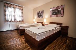 Dvor Jezeršek Brnik