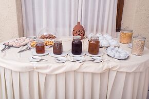 Cavos Bay Hotel and Studios