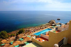 Cavos Bay Hotel and Studios