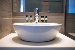 Cavos Bay Hotel and Studios