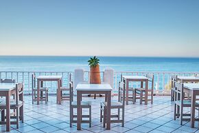 Cavos Bay Hotel and Studios