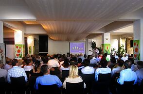 Cavos Bay Hotel and Studios