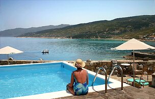 Cavos Bay Hotel and Studios