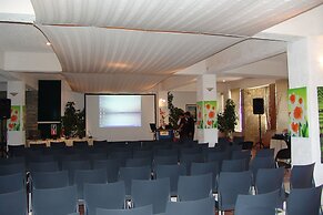 Cavos Bay Hotel and Studios