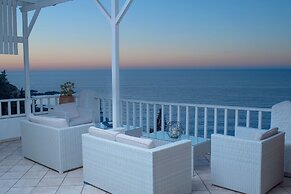 Cavos Bay Hotel and Studios