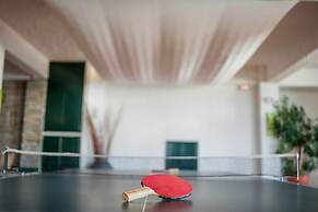 Cavos Bay Hotel and Studios