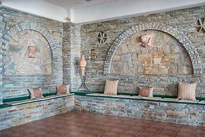 Cavos Bay Hotel and Studios