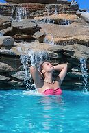 Cavos Bay Hotel and Studios