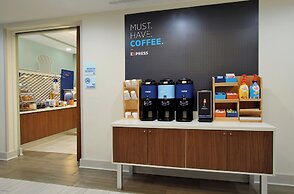 Holiday Inn Express & Suites Wichita Northwest by IHG