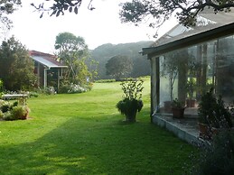 Bethells Beach Cottages