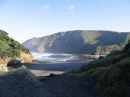 Bethells Beach Cottages