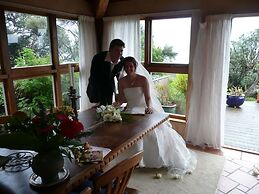 Bethells Beach Cottages