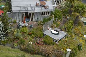 Bethells Beach Cottages