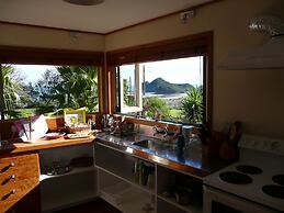 Bethells Beach Cottages