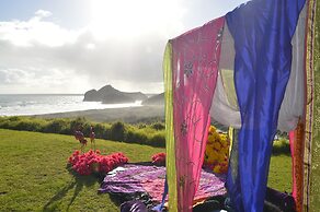Bethells Beach Cottages