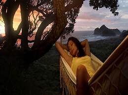 Bethells Beach Cottages