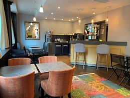 Hotel Sixteen Paris Montrouge