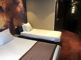 Hotel Sixteen Paris Montrouge