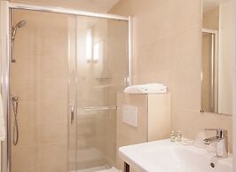 Hotel Sixteen Paris Montrouge