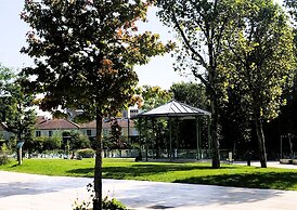 Hotel Sixteen Paris Montrouge