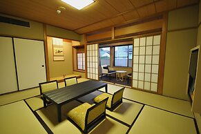 Gion Ryokan Karaku