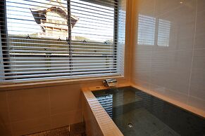 Gion Ryokan Karaku