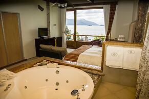 La Sirenuse Lake Resort