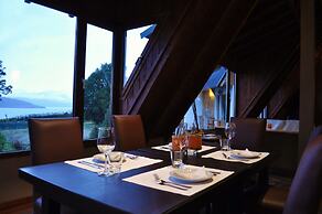 La Sirenuse Lake Resort