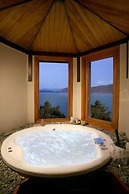 La Sirenuse Lake Resort