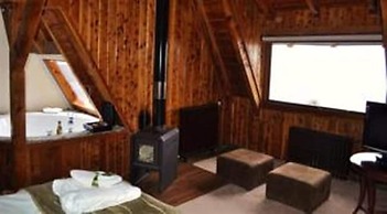 La Sirenuse Lake Resort