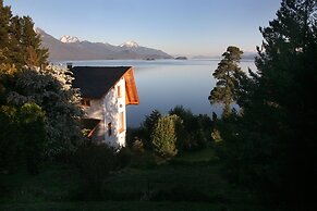 La Sirenuse Lake Resort