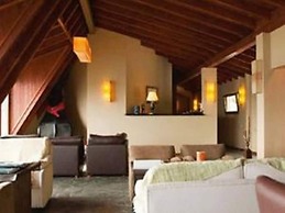 La Sirenuse Lake Resort