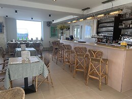 Le Beau Rivage