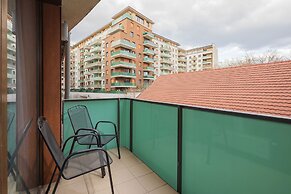 Escala Hotel & Suites