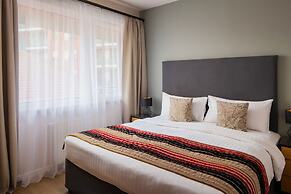 Escala Hotel & Suites