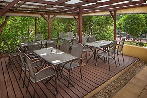 Escala Hotel & Suites