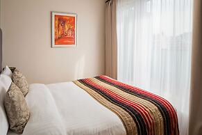 Escala Hotel & Suites