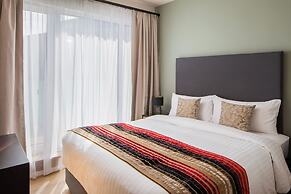 Escala Hotel & Suites