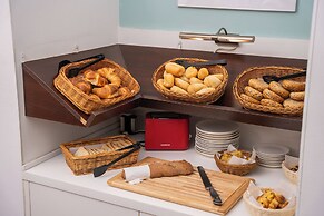 Escala Hotel & Suites