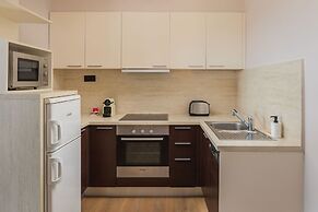 Escala Hotel & Suites