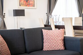 Escala Hotel & Suites