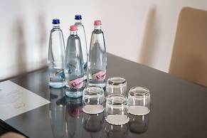 Escala Hotel & Suites