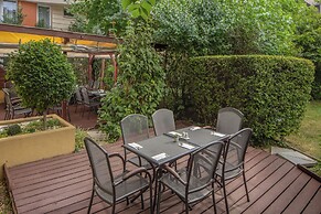 Escala Hotel & Suites