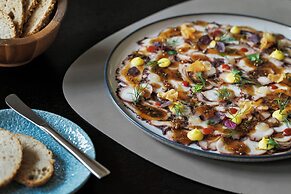 Renaissance Zürich Tower Hotel