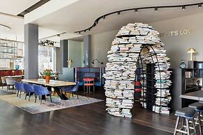 Renaissance Zürich Tower Hotel