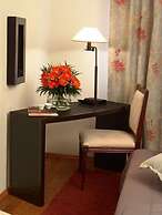 Aloni Hotel