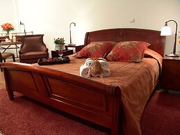 Aloni Hotel